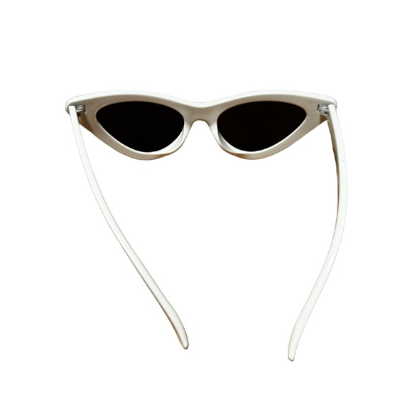 White frame cat eye sunglasses - Picture 3 of 4